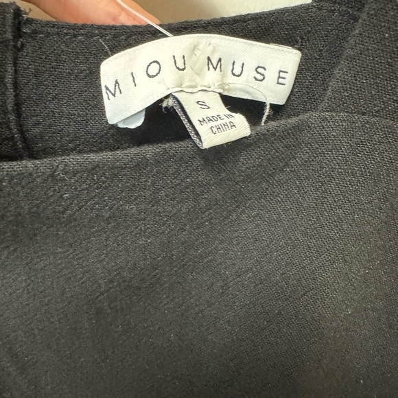 Miou Muse Chic Black Ruffled Sleeve Blouse size small - Picture 2 of 4